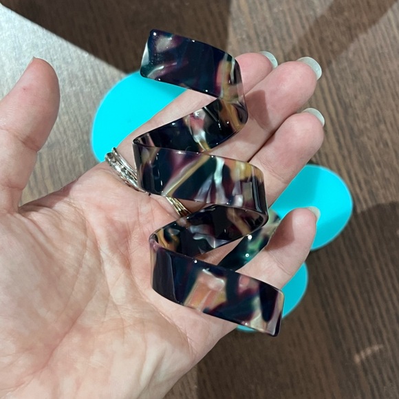 Red sky acetate curl earrings - Picture 2 of 2